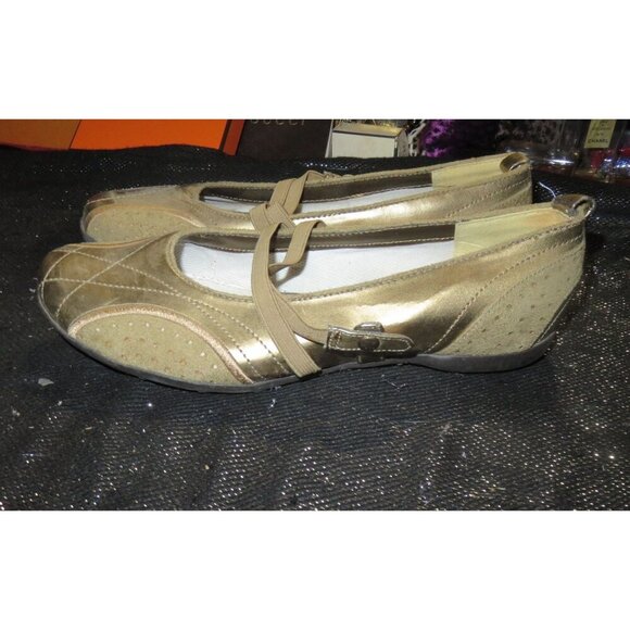 No Boundaries Gold Mixed Suede & Leather Flats Non slip tread Elastic Straps 9 - Picture 1 of 7